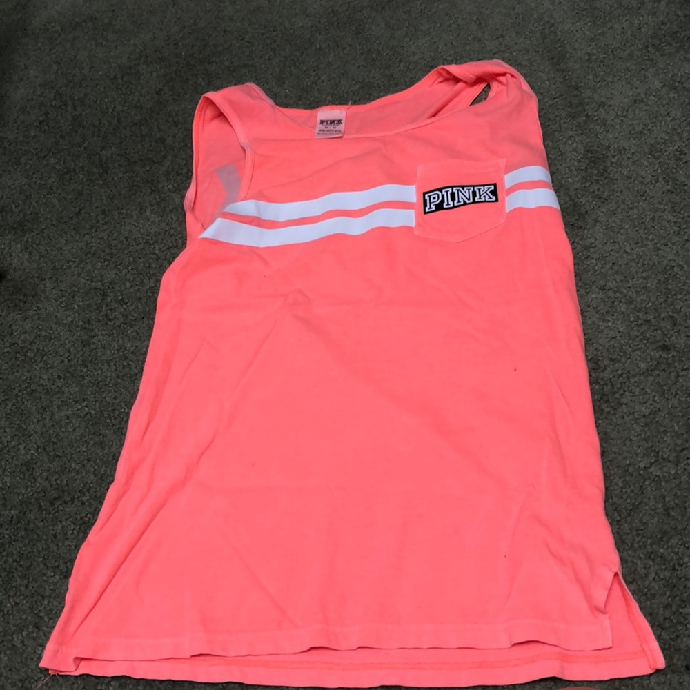 pink tee